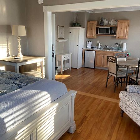 Tavern - The Blue Suite Newport Экстерьер фото