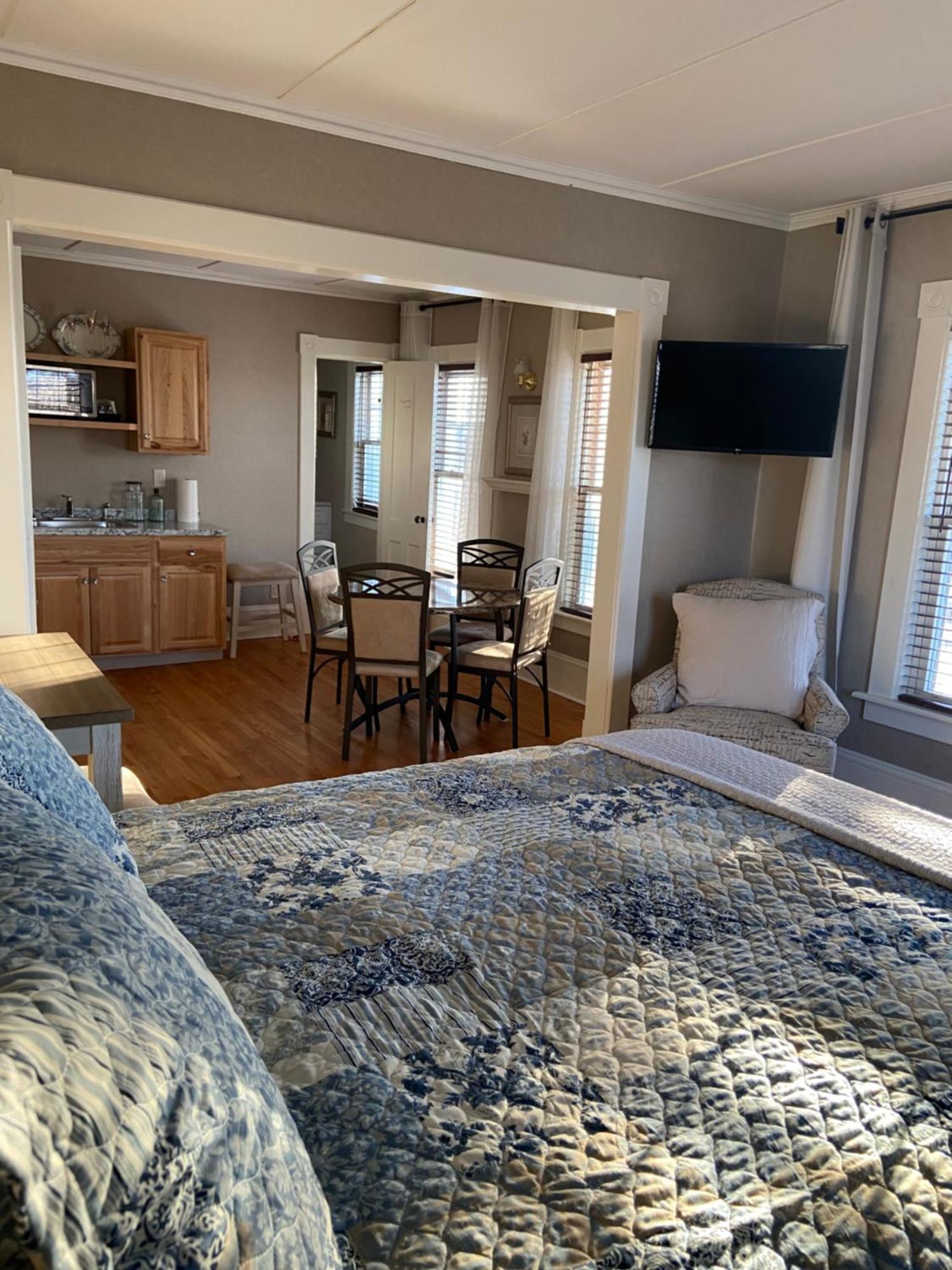 Tavern - The Blue Suite Newport Экстерьер фото